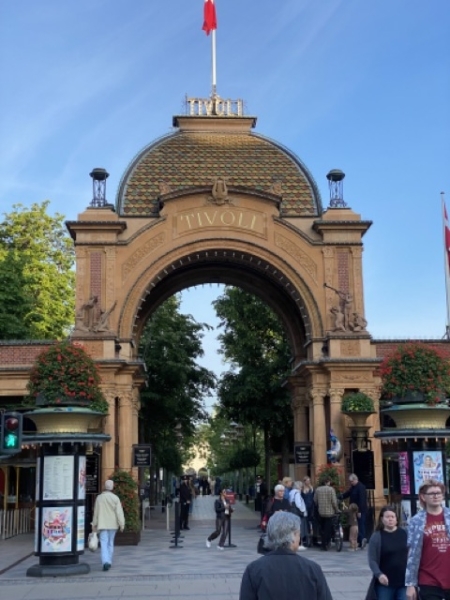Das Eingangstor des Tivoli in Kopenhagen
